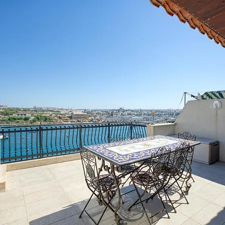 Apartment Beautiful, Seafront High End Apt In Prime Location By 360 Estates