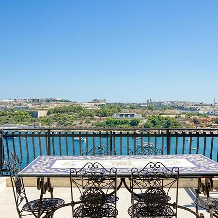 Apartment Beautiful, Seafront High End Apt In Prime Location By 360 Estates *