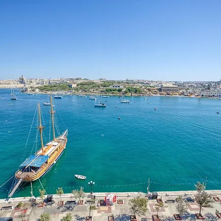 Apartment Beautiful, Seafront High End Apt In Prime Location By 360 Estates Sliema