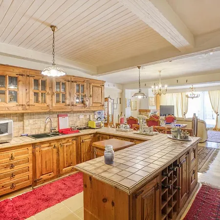 Apartment Beautiful, Seafront High End Apt In Prime Location By 360 Estates
